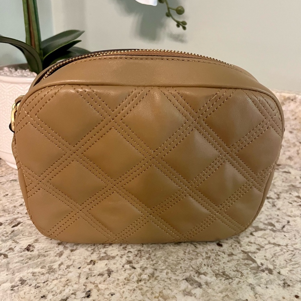 Tory Burch Quilted Fleming  Crossbody Bag - Picture 3 of 8